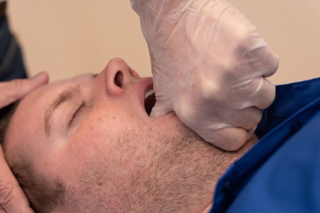 Fysiotherapie Lansingerland – kaakklachten kaakklachten, kaakpijn, nekpijn, hoofdpijn, overbelasting, spanning, gespannen, aangezichtspijn, kaakfysiotherapeut, tandarts, stress, migraine, kaakspieren, kaakbot, tandarts, tandartsassistent, kaakfysio, fysiotherapie kaak, fysiotherapeut kaak, fysio kaak, hals, nek, hoofd, migraine, knakkende kaak, stress fysio, hoofdpijn fysio, gebit fysio, eten, mond, grote mond, tandenknarsen