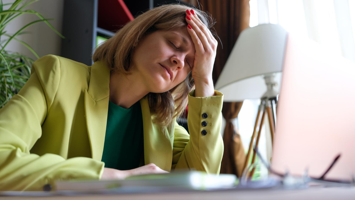 Vermoeid naar vitaal Mevrouw heeft last van chronische vermoeidheid.